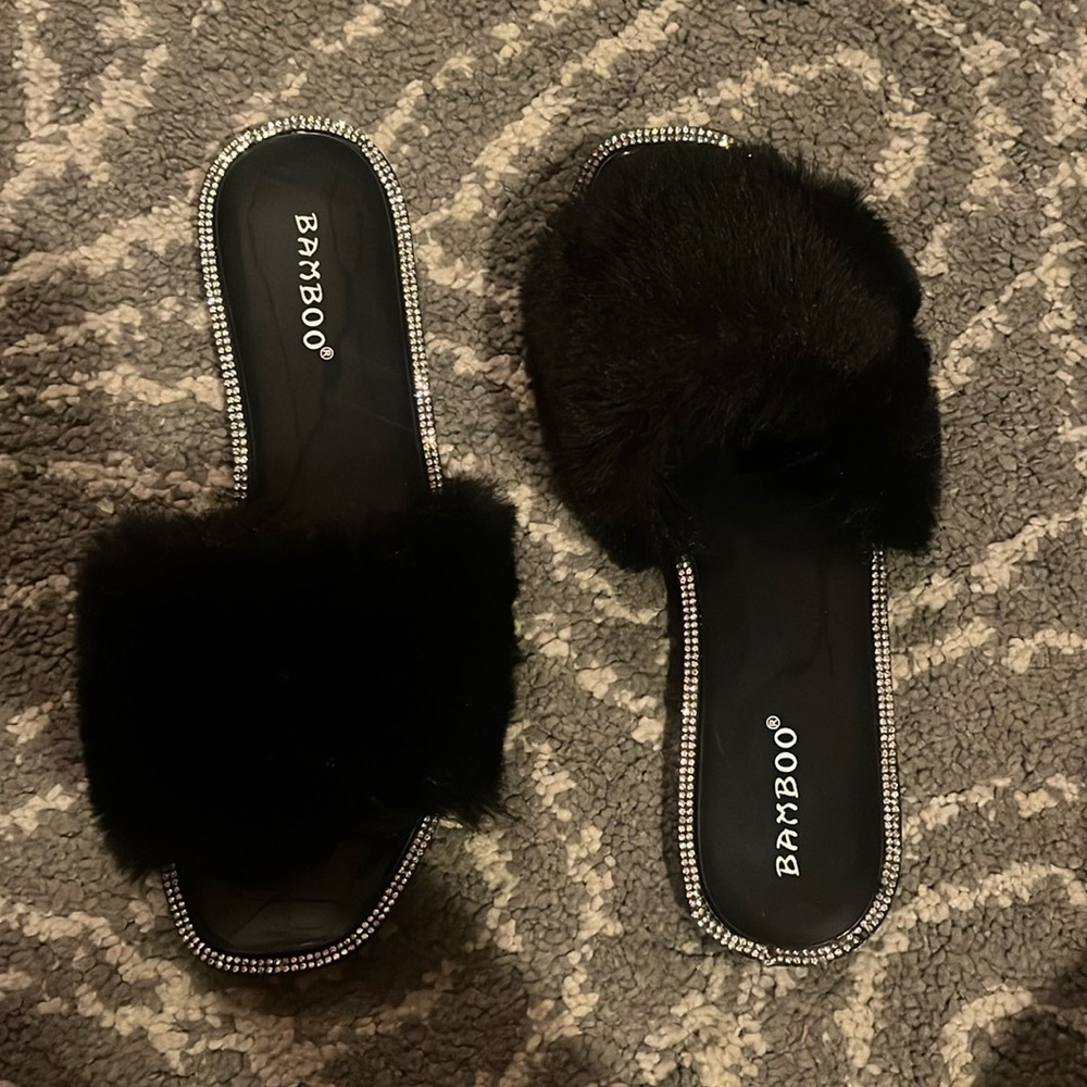 Size:7 womens Sandels, All black with crystals around it.